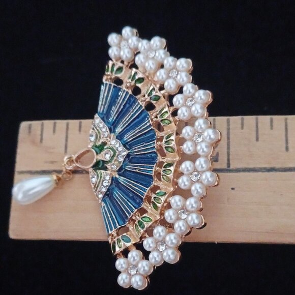NWOT Faux Pearl Fan Brooch - Picture 4 of 4